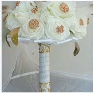 Bridal bouquet, 10 inch round large brooch boquet